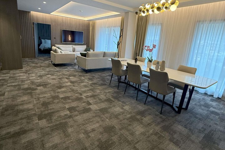 Room 33 of 150