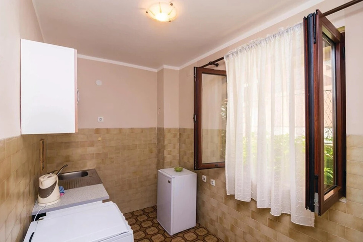 Room 3 of 10