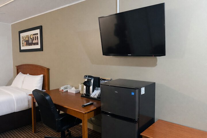Room 6 of 15