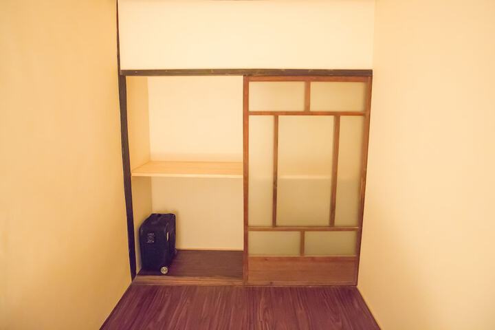 Room 10 of 26