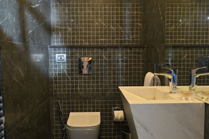 Room 53 of 76
