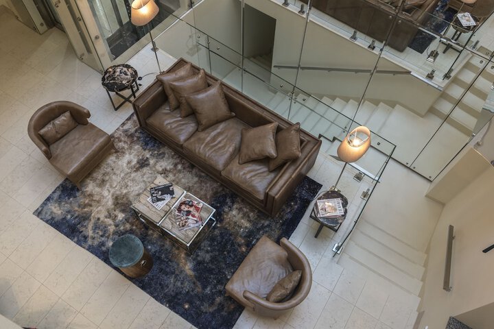 Lounge 54 of 62