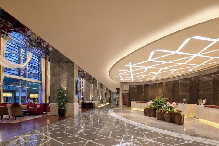 Entrance & Lobby
