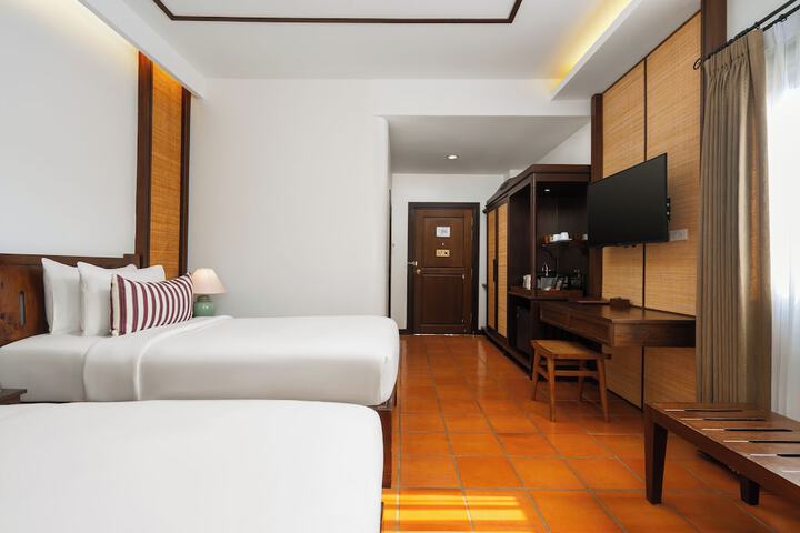 Room 35 of 136