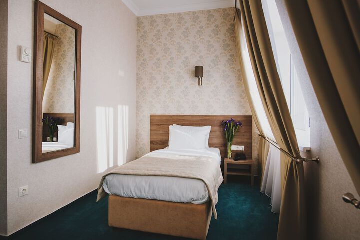 Room 10 of 70