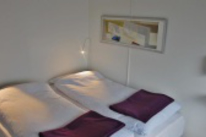 Room 221 of 276
