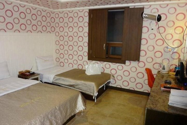 Photo 10