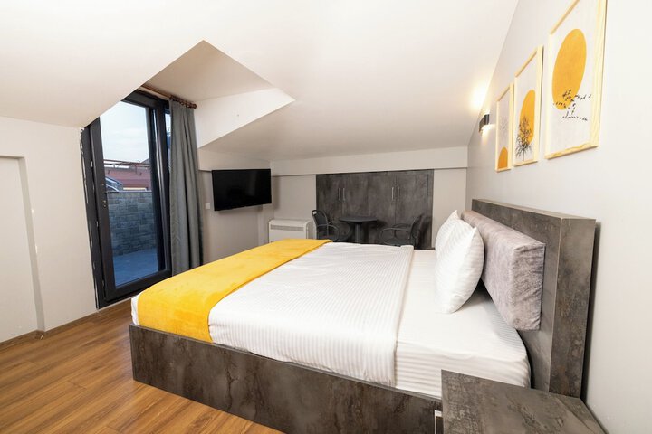 Room 14 of 25