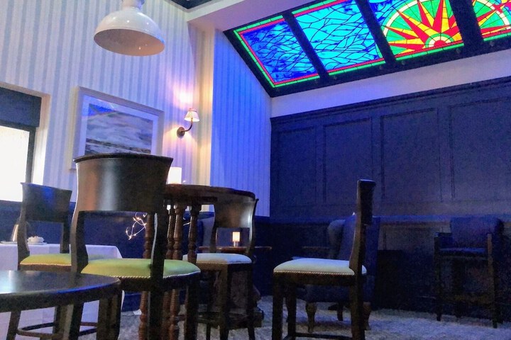 Lounge 56 of 67