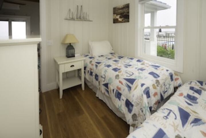 Room 34 of 384