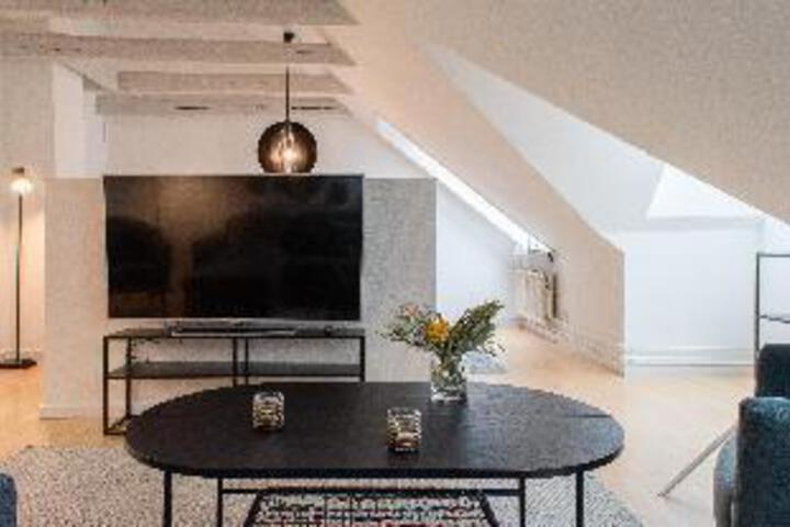 Hero Image 1 of 6