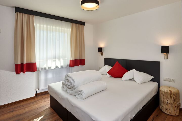 Room 2 of 27