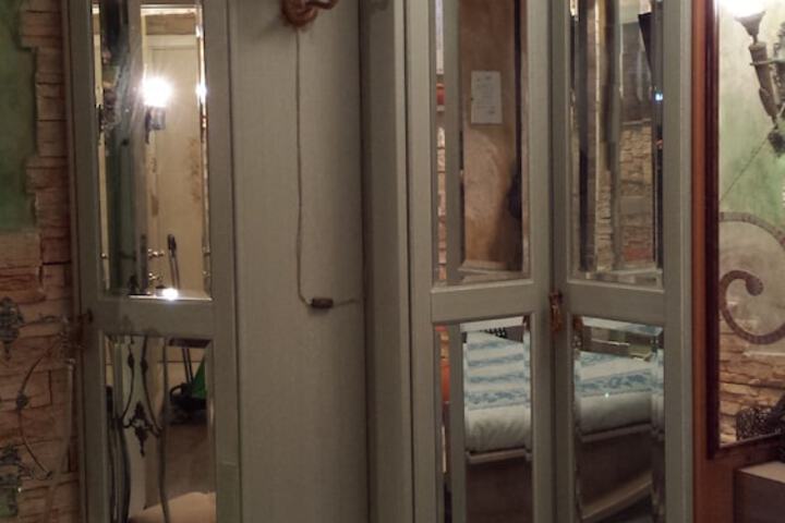 Room 12 of 86