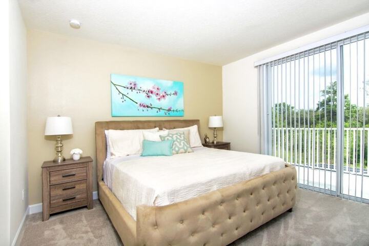 Room 4 of 18