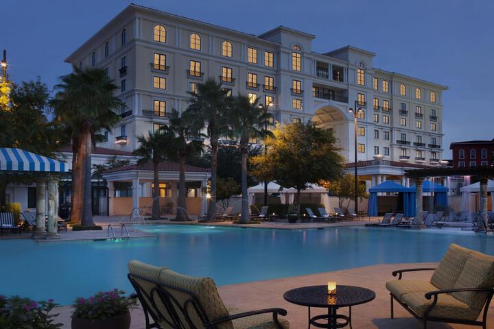 Hotel with Pool