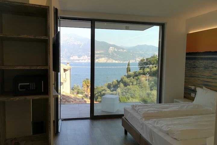 Room 27 of 81