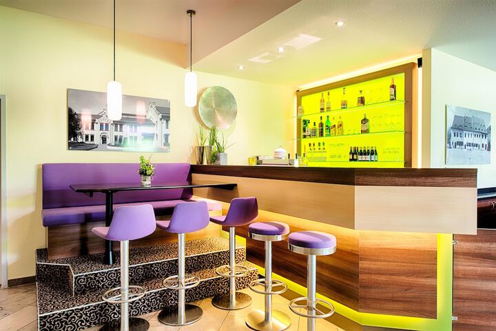 Lounge 60 of 79