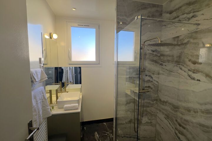 Room 10 of 15