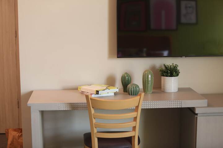 Room 6 of 25