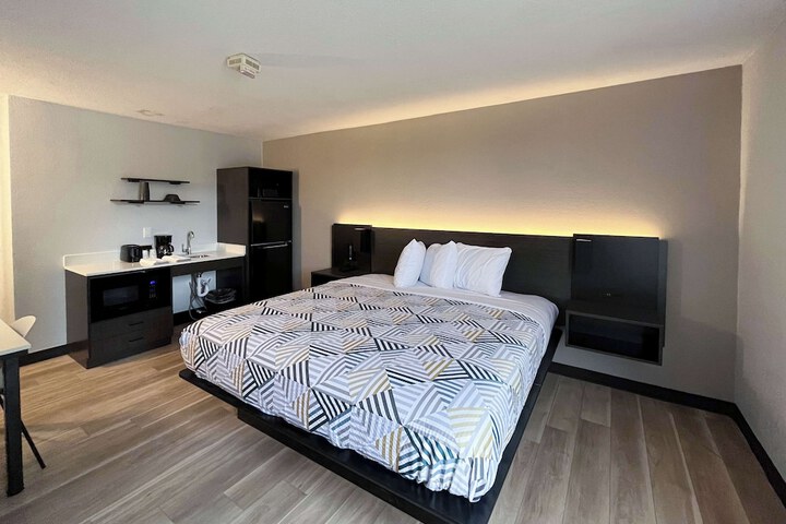 Room 11 of 21
