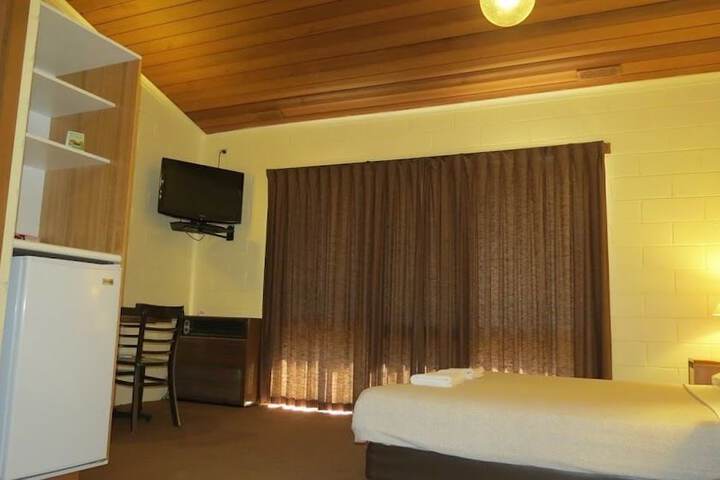 Room 2 of 89