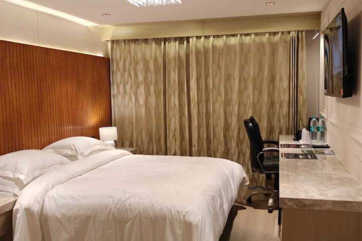Room 32 of 143
