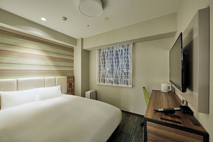 Room 6 of 63