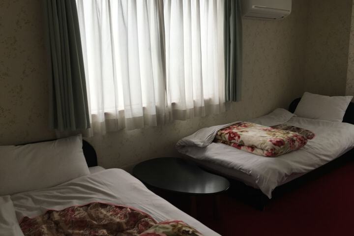 Room 21 of 36