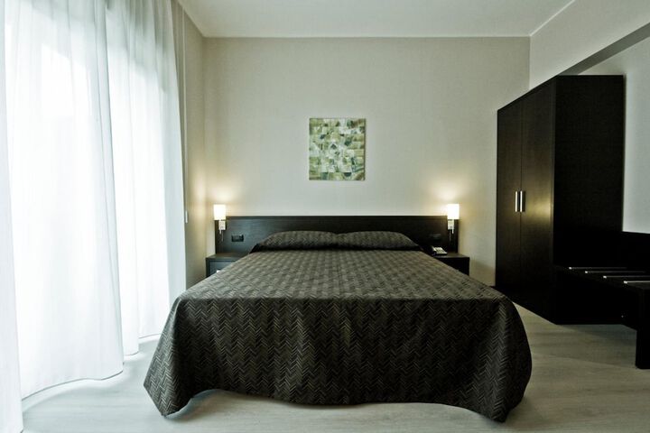 Room 13 of 34