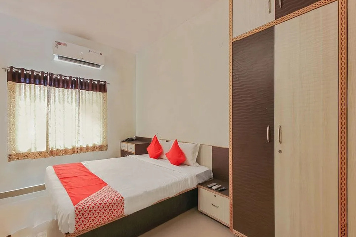 Room 3 of 8