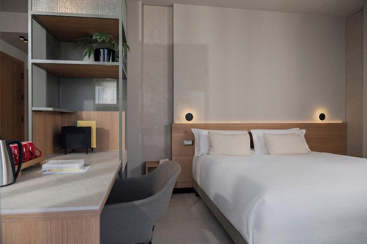 Room 27 of 48