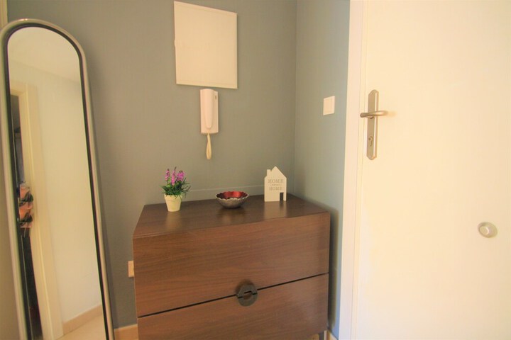 Room 9 of 38