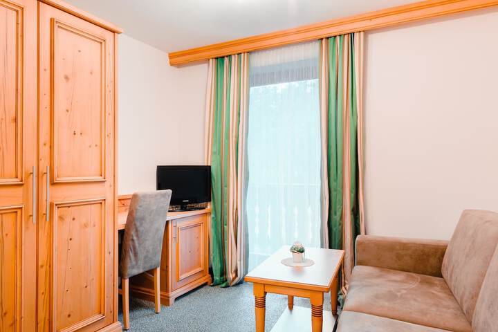 Room 4 of 69