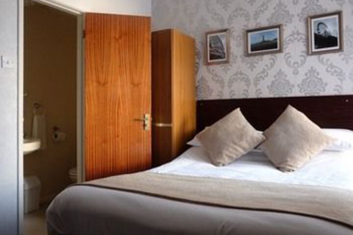 Room 17 of 30