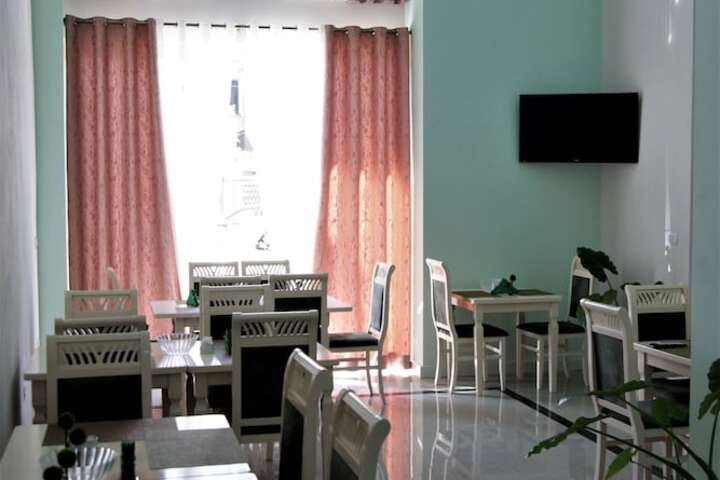 Lounge 66 of 87