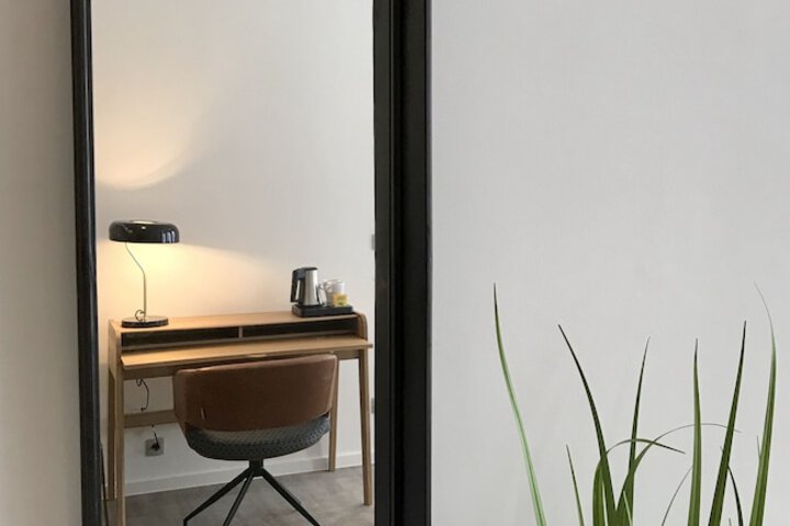 Room 33 of 46