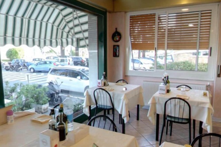 Dining 26 of 46