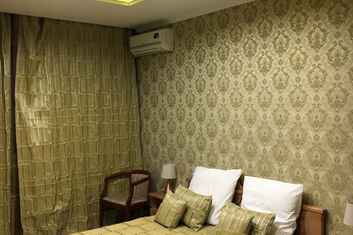 Room 62 of 68