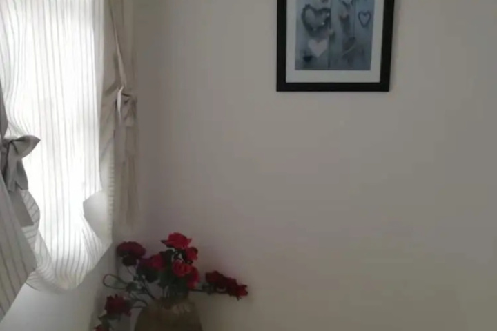 Room 6 of 13