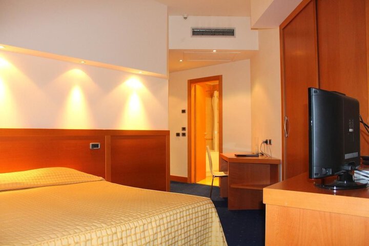 Room 13 of 68