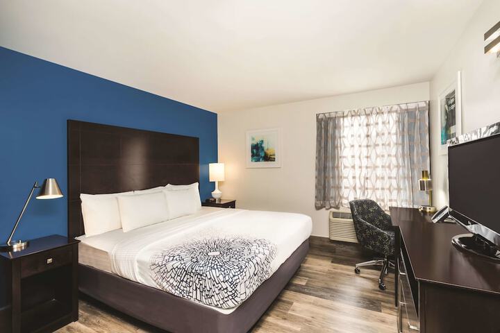 1 King Bed (7 of 12)
