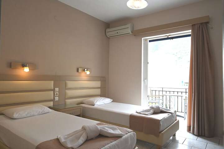 Room 2 of 105