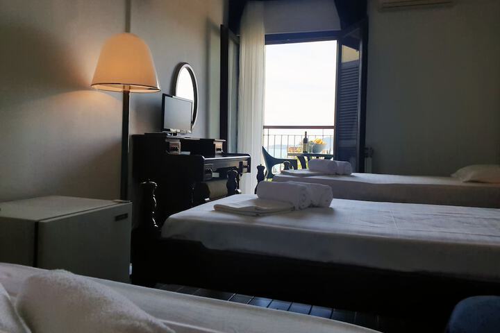 Room 5 of 38