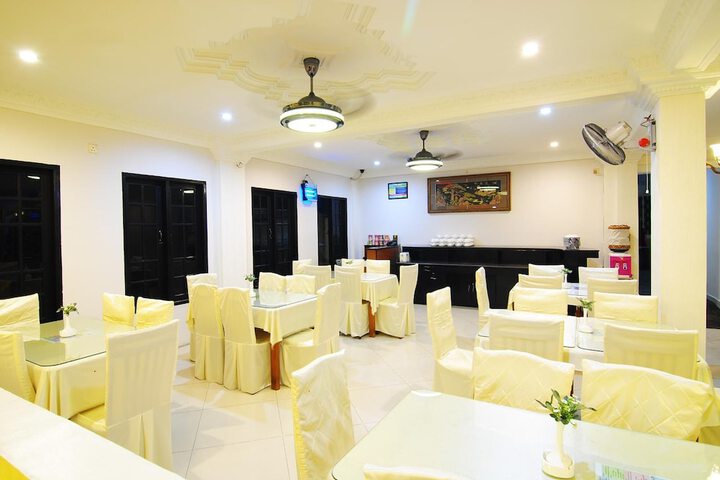 Dining Photos