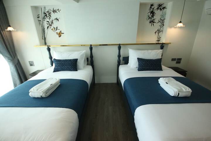 Room 34 of 59