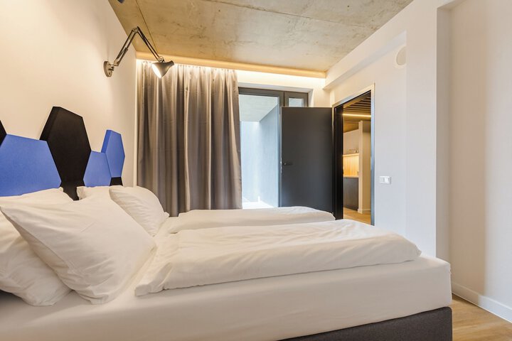 Room 6 of 51