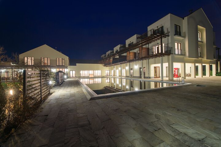 Hotel with Pool