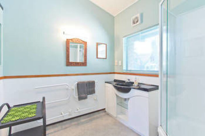 Room 5 of 222
