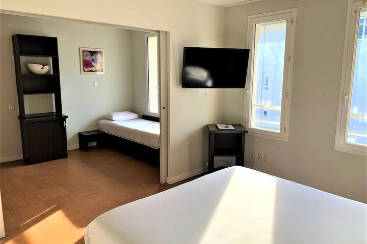 Room 6 of 52