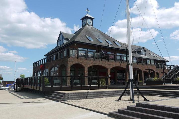 Boathouse Hotel